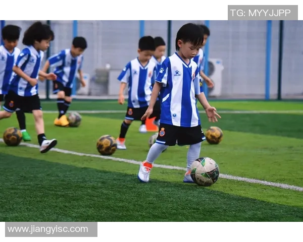 捷克与澳大利亚国际友谊赛精彩对决展现足球魅力与团队精神 捷克与澳大利亚国际友谊赛精彩对决展现足球魅力与团队精神